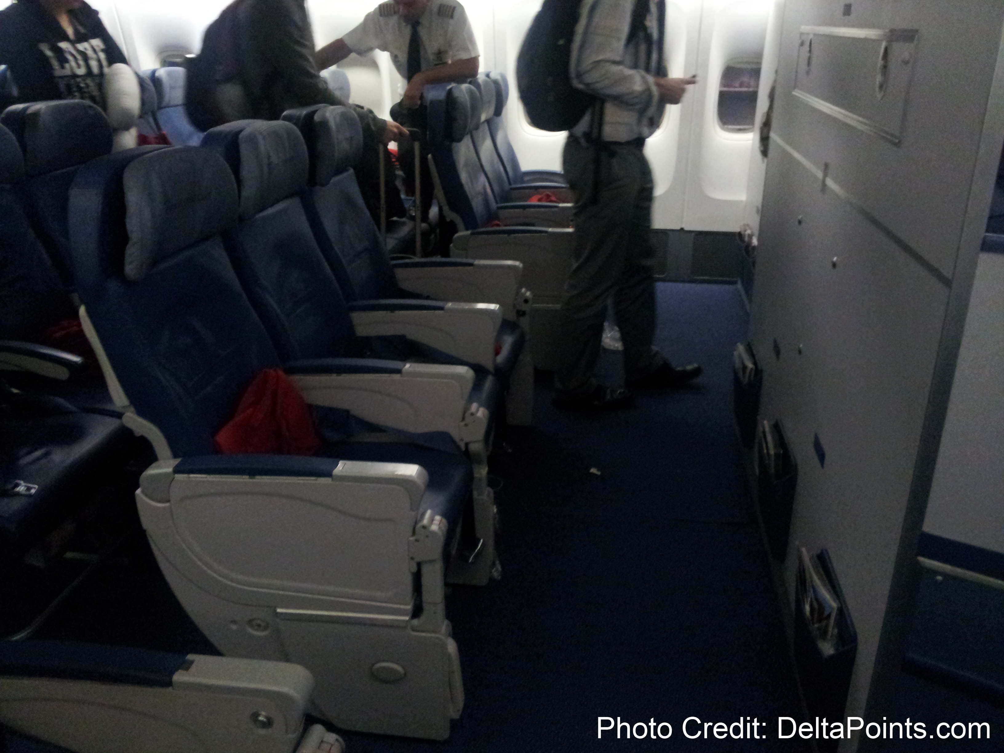 Delta Boeing 777-200LR Interior - Economy Class - Image, Renespoints.