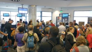 mass of people at delta air lines gate RenesPoints blog