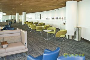 balcony-seating-area-above-delta-seatac-skyclub-terminal-a-seattle-airport