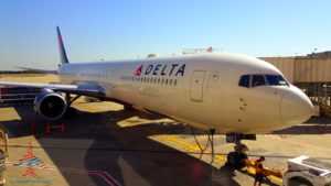 delta-wide-body-jet-atl-atlanta-renespoints-blog