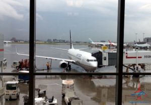 united-737-jet-renespoints-blog