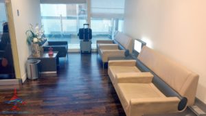 review-air-france-priority-pass-lounge-iah-houston-texas-renespoints-travel-blog-5