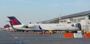 row of Delta CRJ200s RenesPoints blog