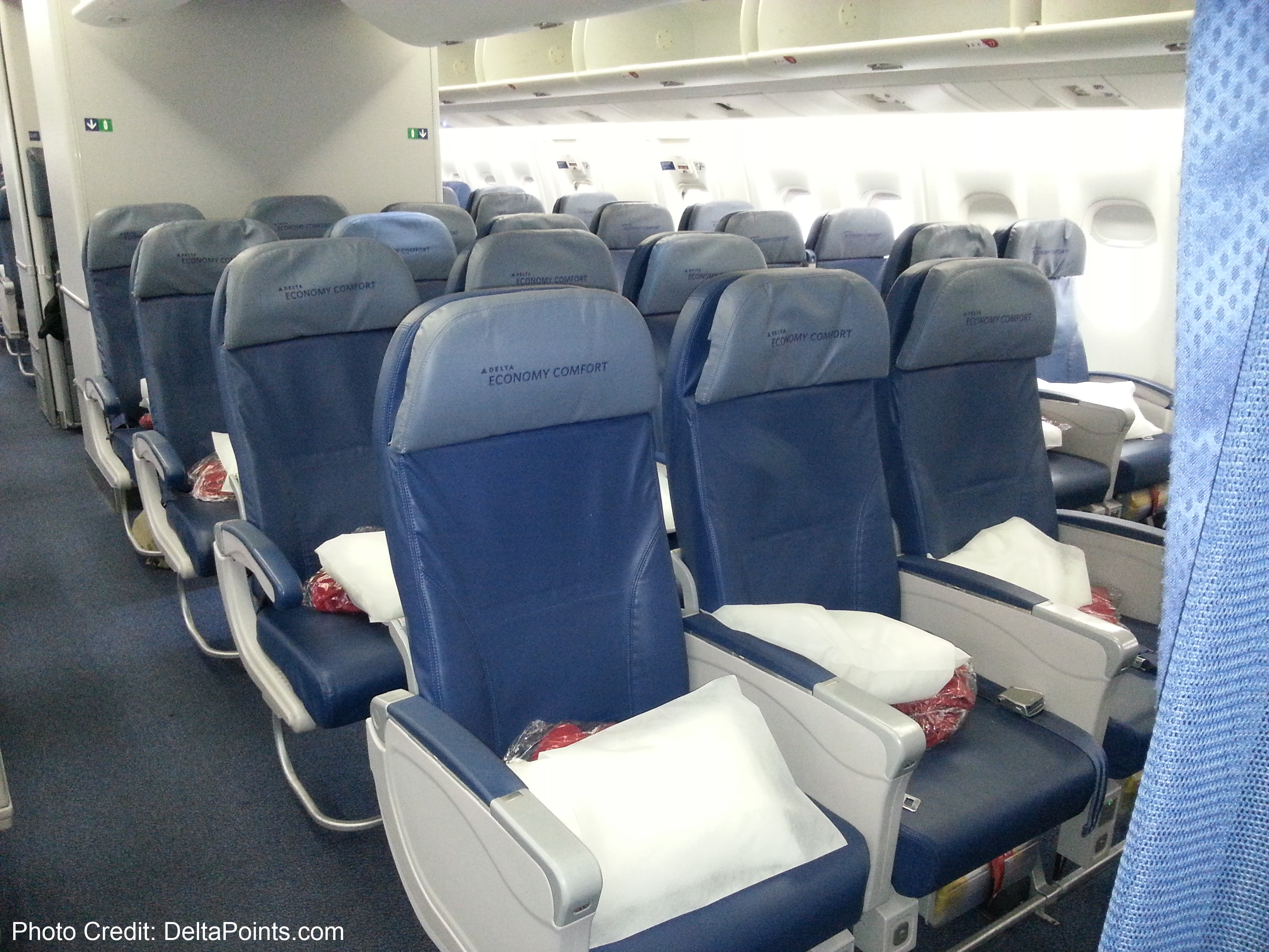 Delta Airlines Economy Class United Airlines And Travelling