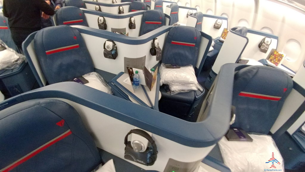 Review A330 Delta One Business Class